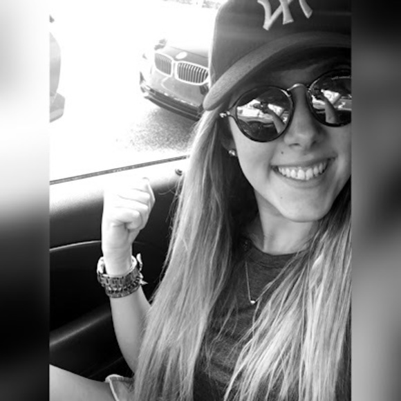 Meet your Posher, Cathy - Picture 1 of 1